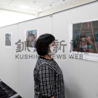 広島の高校生、原爆の絵描く　中央図書館に展示【釧路市】(2025-08-05)