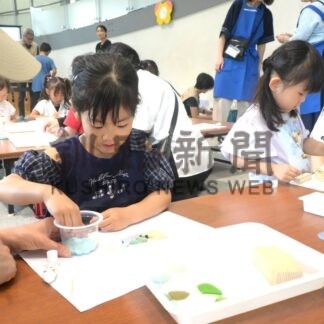 モザイクアート出来た！　こども遊学館催し　親子連れでにぎわい【釧路市】(2025-08-20)
