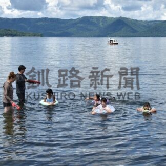 水遊びきらめいて⑥　屈斜路湖畔の砂湯【弟子屈町】(2025-08-23)