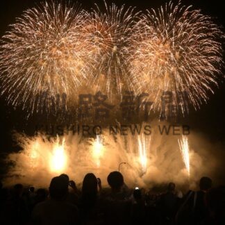 夏の夜空 色鮮やかに　花火大会に観客６０００人【白糠町】(2025-08-26)