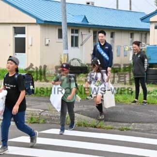 児童生徒の健全育成へ　標津町民の会、夏のあいさつ運動【標津町】(2025-08-27)