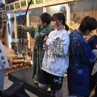 アイヌ民族資料に触れる　清明小児童が体験学習【釧路市】(2025-08-30)