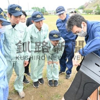 密漁取り締まり学ぶ　厚岸翔洋高、講師招き授業【厚岸町】(2025-08-31)