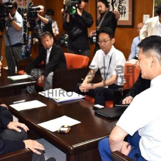 自然守れる法整備を 太陽光発電で鶴間市長環境省の担当者が釧路市訪問【釧路市】(2025-09-02)