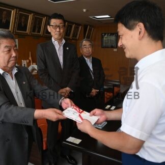 市に図書など寄贈　宅建協釧路支部【釧路市】(2025-09-04)