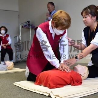 ＡＥＤ使用法など学ぶ　家防員東地域協、釧路で普通救命講習会【釧路市】(2025-09-05)