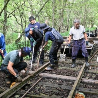 安全運行へ旧標津線で保線　昔ながらの方法で枕木交換【別海町】(2025-09-07)