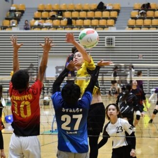 ネット挟み熱い攻防　ソフトバレーボールＫＵＳＨＩＲＯ道大会(2025-09-09)