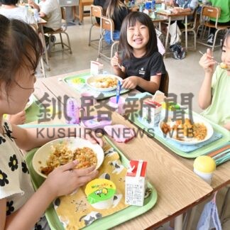 ホッキカレーおいしい　別海の小中学校　漁協が食材寄贈【別海町】(2025-09-13)