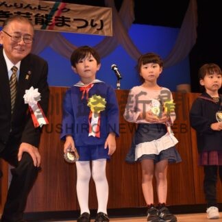 おじいちゃん、おばあちゃん似顔絵コン　最優秀３人を表彰【根室市】(2025-09-14)