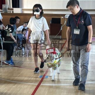 盲導犬と歩行体験　成央小でボランティア養成講座【根室市】(2025-09-28)