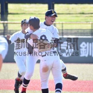 釧湖陵 攻守で安定　秋季全道高校野球釧根支部予選　連合チームも奮闘【釧路市】(2025-09-30)