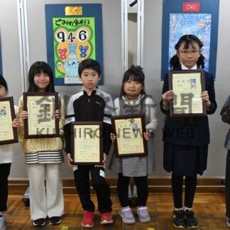 きれいなマチに入賞者６人に賞状　ポスターコン表彰式【釧路市】(2025-10-02)