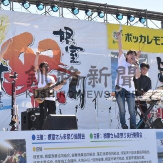 さんま祭りで「さんまさんば」披露　ビブラフォン奏者・山崎さん【根室市】(2025-10-05)