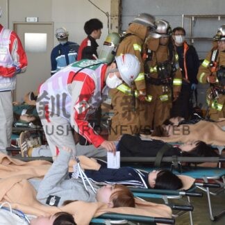 航空機事故対応力強化図る　１８０人が連携確認、釧路空港で消火救難医療総合訓練【釧路市】(2025-10-10)