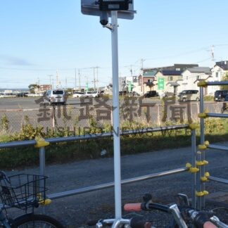 東釧路駅駐輪場に防犯灯２点設置　釧路ロータリークラブ寄贈【釧路市】_1(2025-10-11)