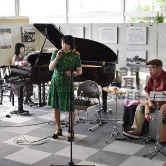 同級生３人組初のコンサート　「ポルテ」歌謡曲演奏【釧路市】(2025-10-15)