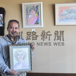 似顔絵新作１５点展示　半田さん個展【釧路市】(2025-10-16)