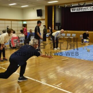 「モルック」挑戦笑い声広がる　老ク連【釧路市】(2025-10-18)