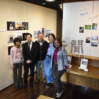 長倉さんと塾生の力作並ぶ　くしろ港町ギャラリー、あすまで写真展【釧路市】(2025-10-18)
