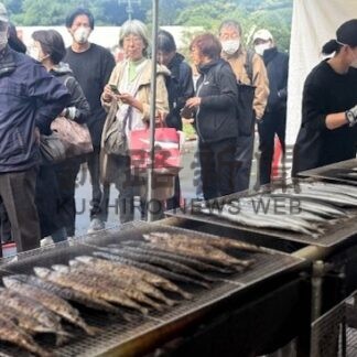まるごと根室直送市始まる　炭火焼きサンマ、札幌で６年ぶり提供【札幌市】(2025-10-18)