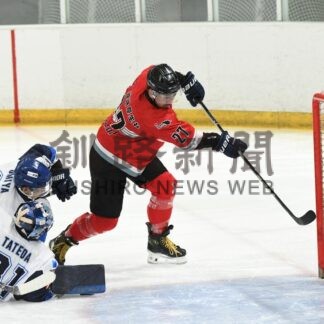 釧路厚生社 開幕戦白星　Ｊアイス・ノース、日本製鉄室蘭に６―３(2025-10-19)