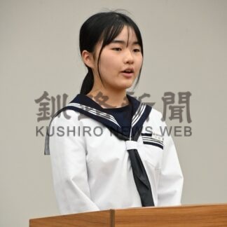 川村さん１位「全道へ励む」　中央中２年　別海で英語暗唱大会【別海町】(2025-10-21)