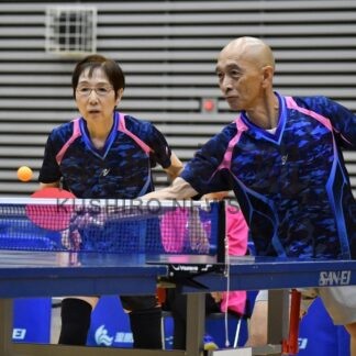 ラージボールで卓球楽しむ　釧路でタンチョウオープン(2025-10-21)