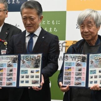 浜中ラッコ今年も切手に　茶内郵便局で原画展示【浜中町】(2025-10-22)