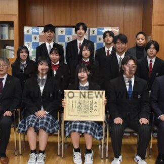 根室高生 地域に貢献　ボランティア局演劇部、生徒会　市教委が感謝状【根室市】_2(2025-10-26)