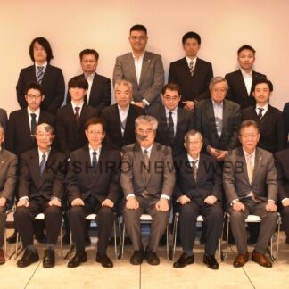 地酒酌み交わし思い出話　室蘭工業大学同窓会釧路支部会員２０人親交温める【釧路市】(2025-10-27)