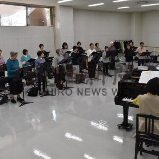 本番向け練習に熱　８日、３０周年記念コンサート　女声合唱グリーンエコー【釧路市】(2025-10-28)