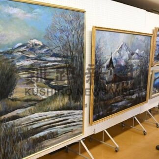 地元出身作家山崎さんの作品展示　西春別総合文化祭、一年の成果披露【別海町】(2025-10-31)