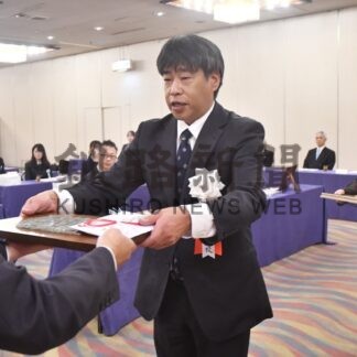 学校、生徒の活躍たたえる　釧新教育活動賞、奨学賞贈呈式【釧路市】_5(2025-11-05)