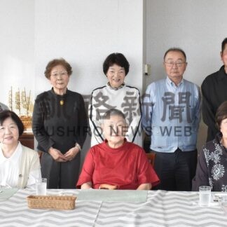昔話に花咲かせ最後のクラス会　春採中１９６０年卒業生【釧路市】(2025-11-08)