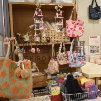 クリスマス飾りや布小物見て　酒井さん作品展【釧路市】(2025-11-13)