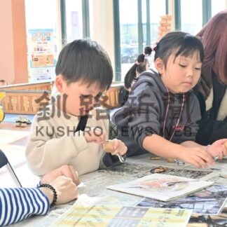 買い物客ら木工体験　林業や木製品に理解、木育・森づくりフェア【釧路市】(2025-11-16)