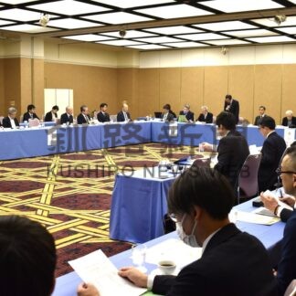 物流機能強化やにぎわい創出へ　釧路港長期構想の素案示す【釧路市】(2025-11-27)