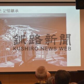 元島民や故郷への思い語る　千島連盟羅臼支部啓発事業、写真家・山田さん講演【羅臼町】(2025-11-27)