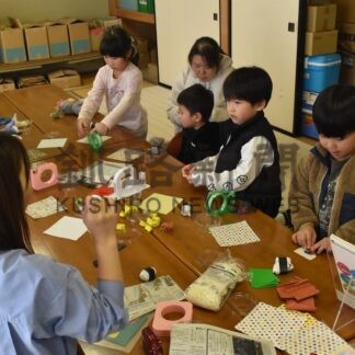 縫いぐるみと親しむ　根室市図書館おとまり会【根室市】(2025-11-30)