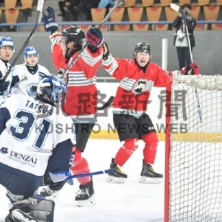 釧路厚生社 ３位決定戦へ　アイホ北海道選手権Ｂ級、日本製鉄室蘭に１―６(2025-11-30)