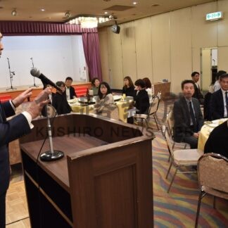 新会長に古俣さん　宮脇さんがエール　釧路明輝会総会【釧路市】(2025-12-04)