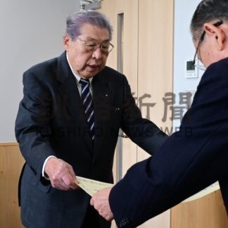 根室恵徳会に知事感謝状　知的障害者雇用、市役所で伝達式【根室市】(2025-12-07)