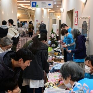 バザーや体験会楽しむ　希望の家祭り盛況【根室市】(2025-12-09)