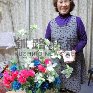 髙岩さん ねんりんピックに出品　フラワーデザイン、全道シルバー作品展で入賞【根室市】(2025-12-09)