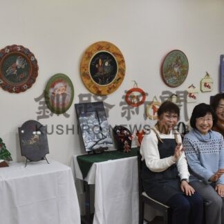 クリスマス気分味わって　アトリエシュガー、はまなす睦館で作品展【釧路町】(2025-12-09)