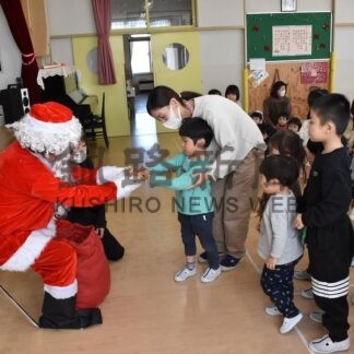 サンタさんおかしプレゼント　ひばり幼稚園【釧路市】(2025-12-10)