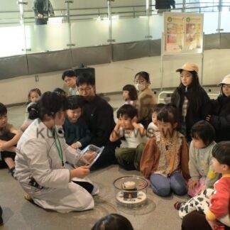 実験結果に子供笑顔　釧路遊学館 絵本や科学の楽しさ紹介【釧路市】(2025-12-11)