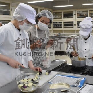 短大生、タイ料理に挑戦　ボランティア事業チェリーさん指導【釧路市】(2025-12-12)