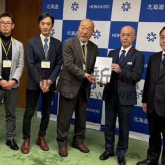 メガソーラー建設に反対　釧路湿原周辺、署名１７万５９４８人分道に提出【札幌市】(2025-12-12)